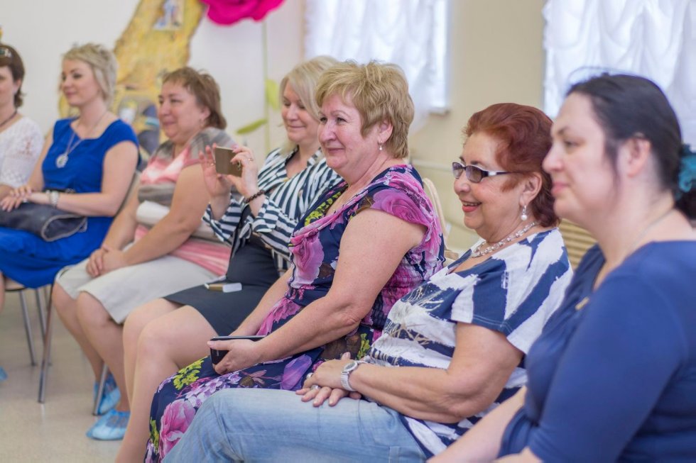 Здесь приобретают знания дети 21 века Здесь приобретают знания дети 21 века