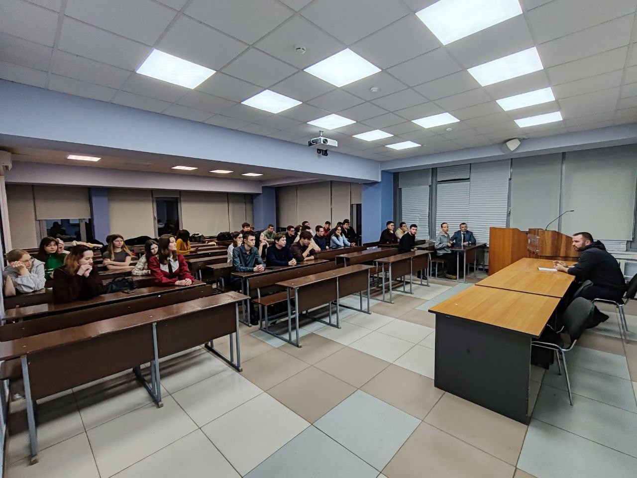 Дискуссионный студенческий научный кружок ИСФНиМК Дискуссионный студенческий научный кружок ИСФНиМК