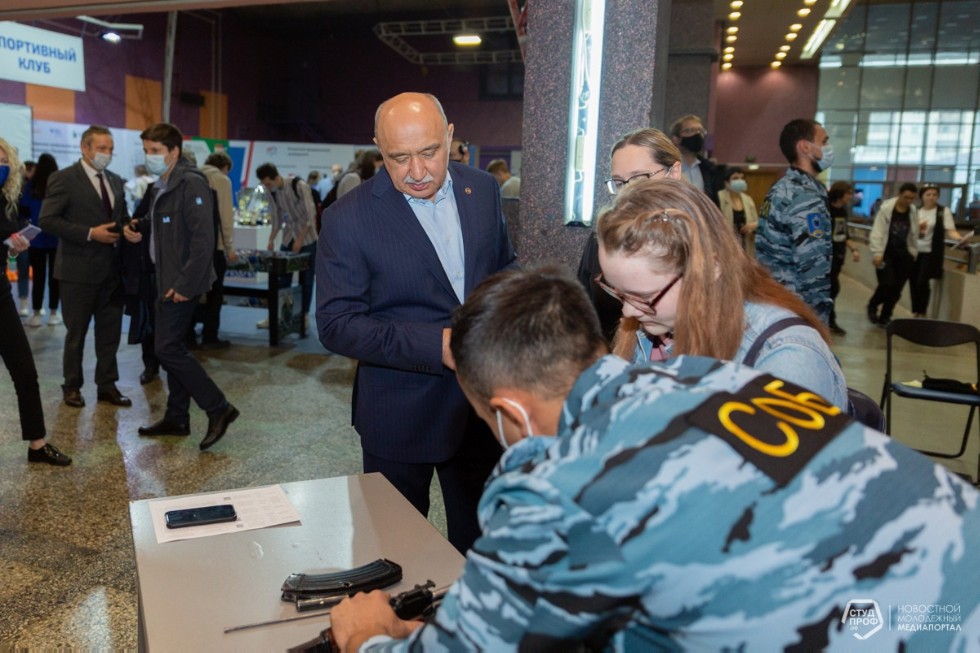 Мы очень рады долгожданной встрече с Вами ? первокурсники! Мы очень рады долгожданной встрече с Вами ? первокурсники!