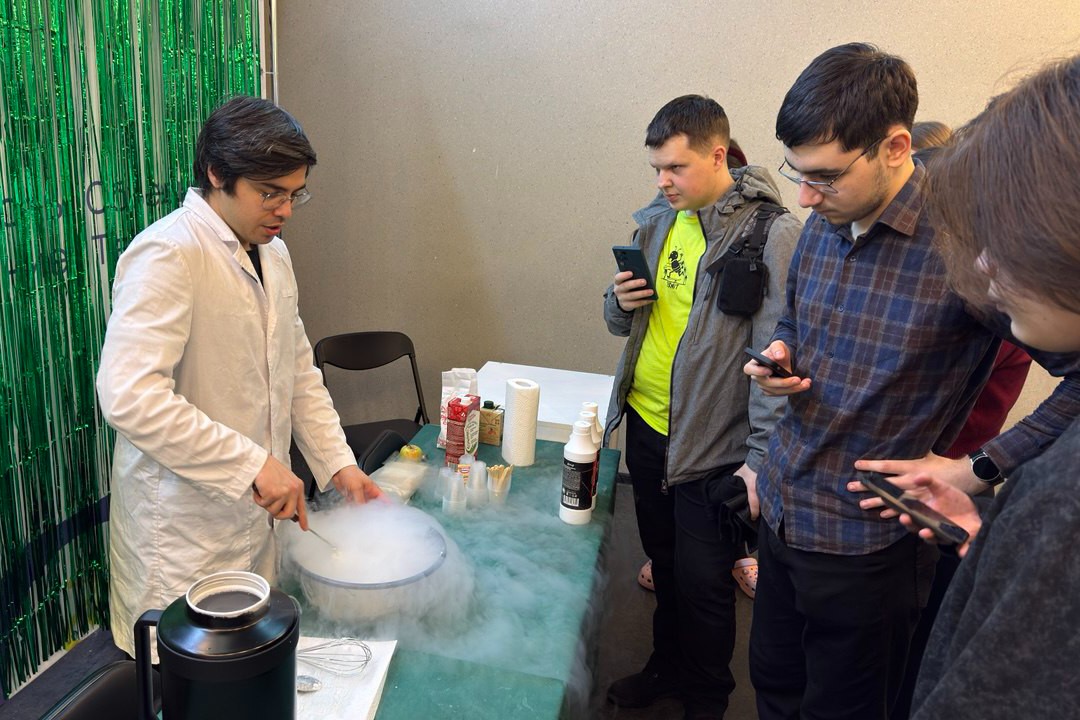 Студенты научного кружка 'Новый учитель' на Республиканском фестивале науки 'Территория знаний' Студенты научного кружка 'Новый учитель' на Республиканском фестивале науки 'Территория знаний'