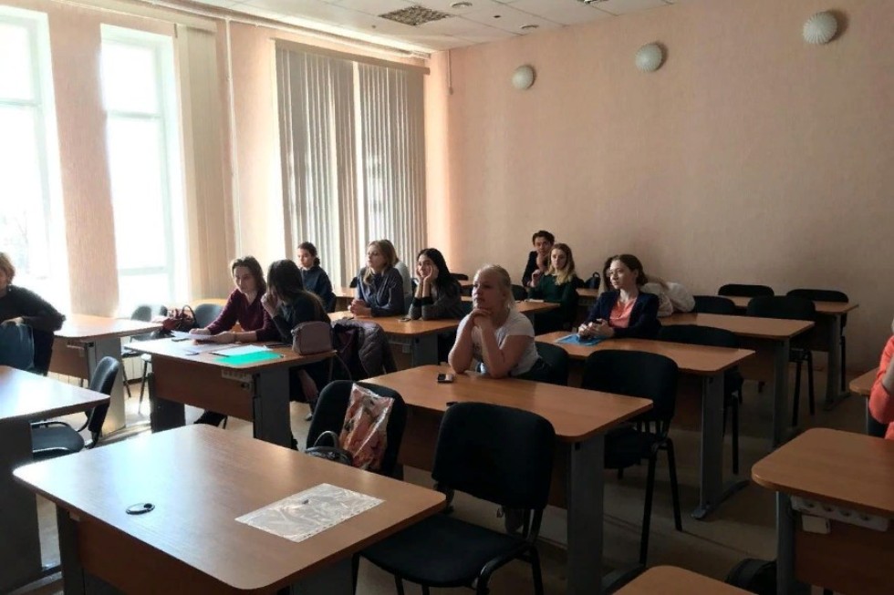 Вспомним и почтим трудовой и боевой подвиг советского народа в великой победе Вспомним и почтим трудовой и боевой подвиг советского народа в великой победе