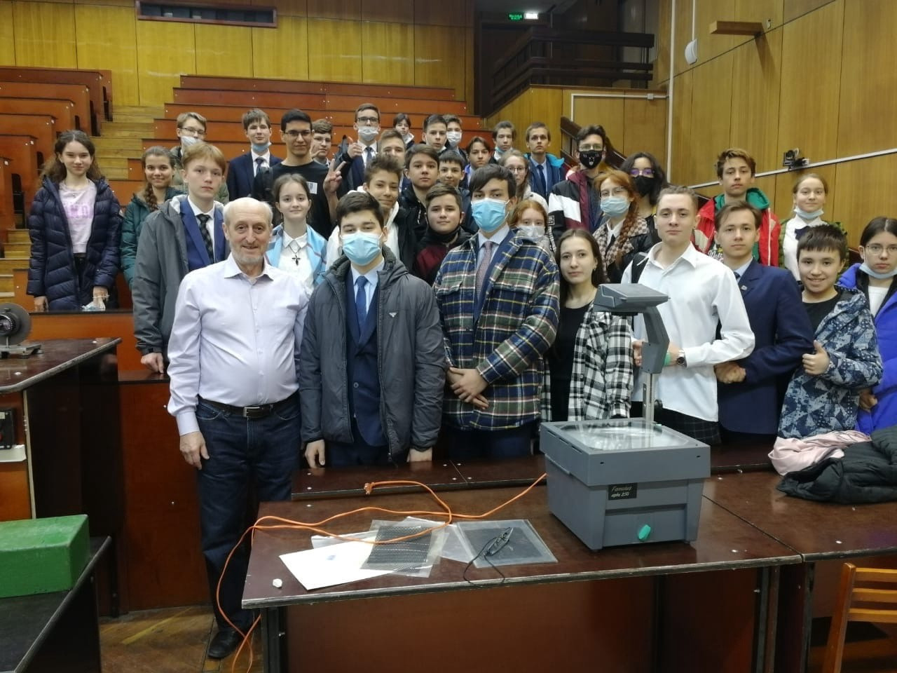 В Институте физики прошла открытая лекция Фишмана Александра Израиловича для IT лицея!