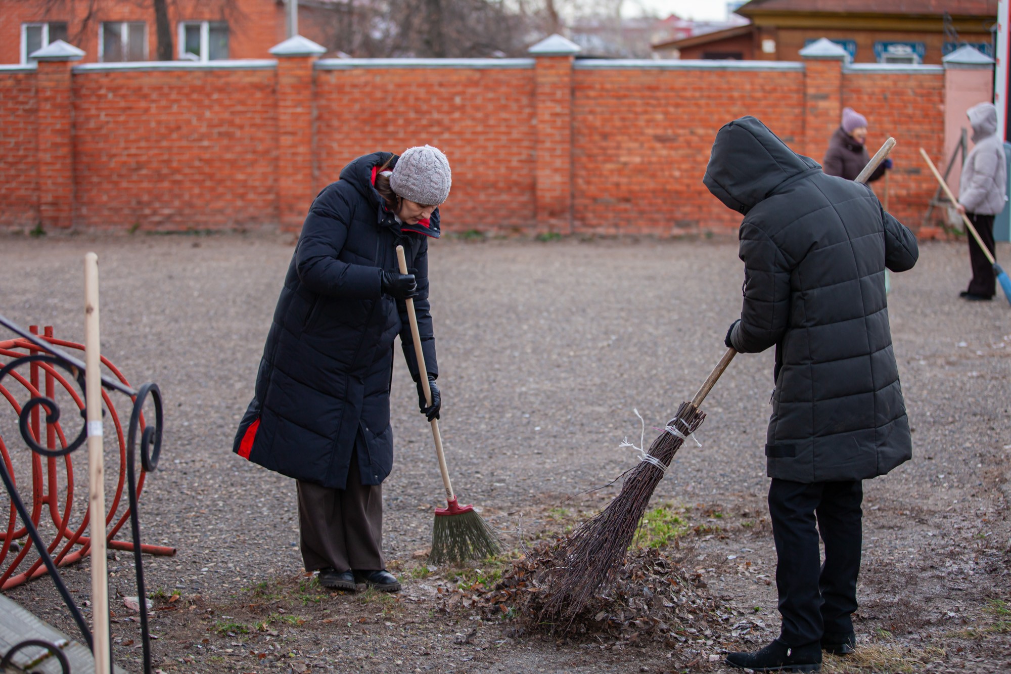 Сотрудники и студенты Елабужского института КФУ провели средник Сотрудники и студенты Елабужского института КФУ провели средник