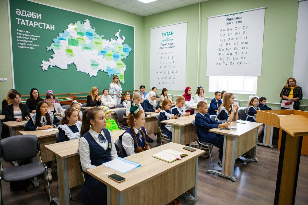 Кафедра татарской филологии Елабужского института КФУ провела конкурс чтецов 'Иң гүзәл кеше икәнсез' Кафедра татарской филологии Елабужского института КФУ провела конкурс чтецов 'Иң гүзәл кеше икәнсез'