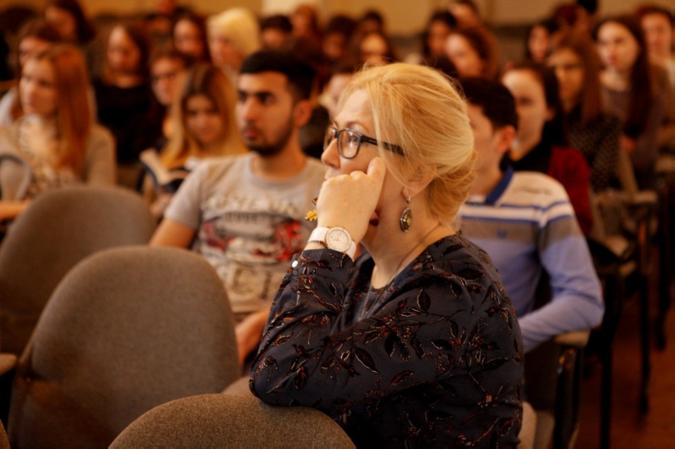 Общество живых поэтов на сцене Елабужского института КФУ Общество живых поэтов на сцене Елабужского института КФУ