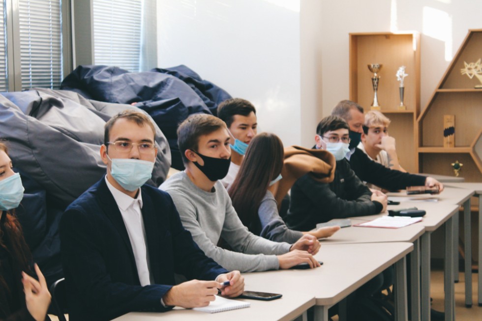 Встреча с представителями Республиканской молодежной антикоррупционной программы 'Не дать ? Не взять!' прошла в КФУ Встреча с представителями Республиканской молодежной антикоррупционной программы 'Не дать ? Не взять!' прошла в КФУ