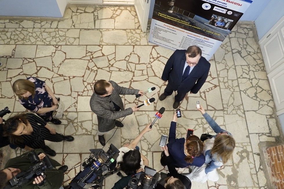 Первый в России телемост Международная космическая станция - Казанский федеральный университет ? МДЦ 'Артек' Первый в России телемост Международная космическая станция - Казанский федеральный университет ? МДЦ 'Артек'