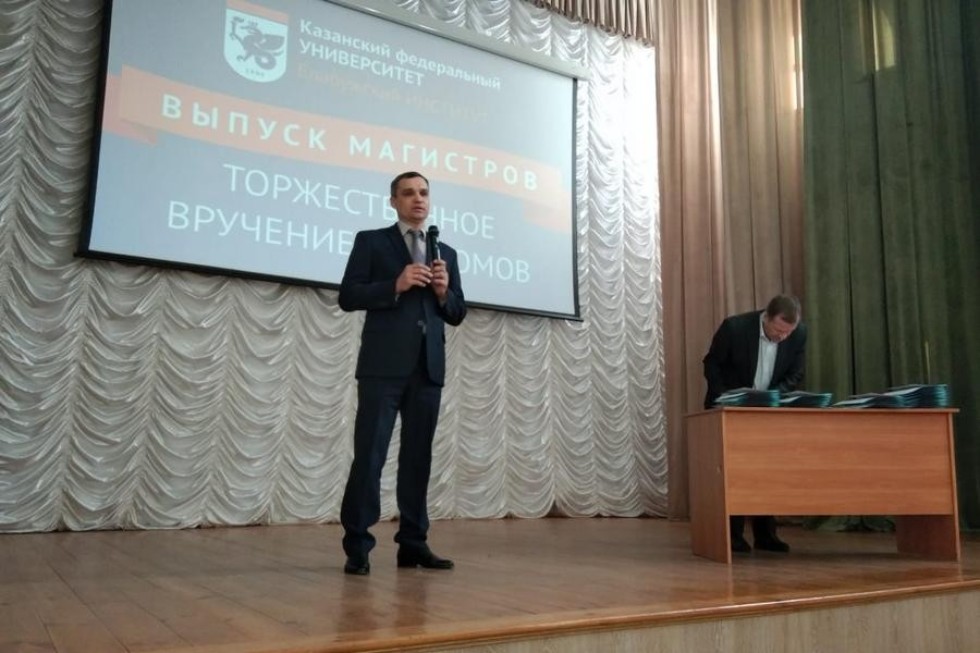 В Елабужском институте КФУ состоялось вручение дипломов магистров по педагогическому образованию В Елабужском институте КФУ состоялось вручение дипломов магистров по педагогическому образованию