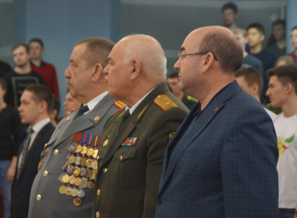 'Всё лучшее в мире ? наших рук дело' 'Всё лучшее в мире ? наших рук дело'