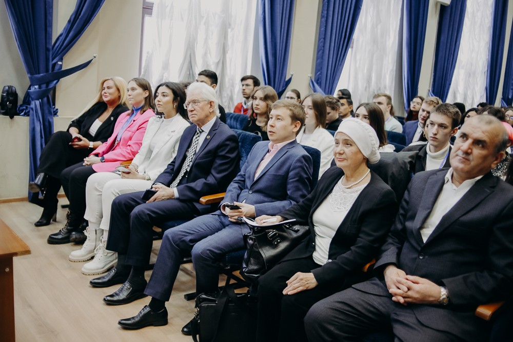 Торжественное закрытие Казанской модели ООН прошло в КФУ Торжественное закрытие Казанской модели ООН прошло в КФУ