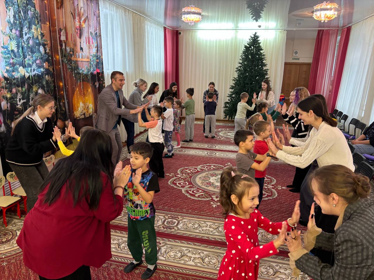 Студенты 17.1-319 группы на практическом занятии в МБДОУ № 311 г. Казани Студенты 17.1-319 группы на практическом занятии в МБДОУ № 311 г. Казани