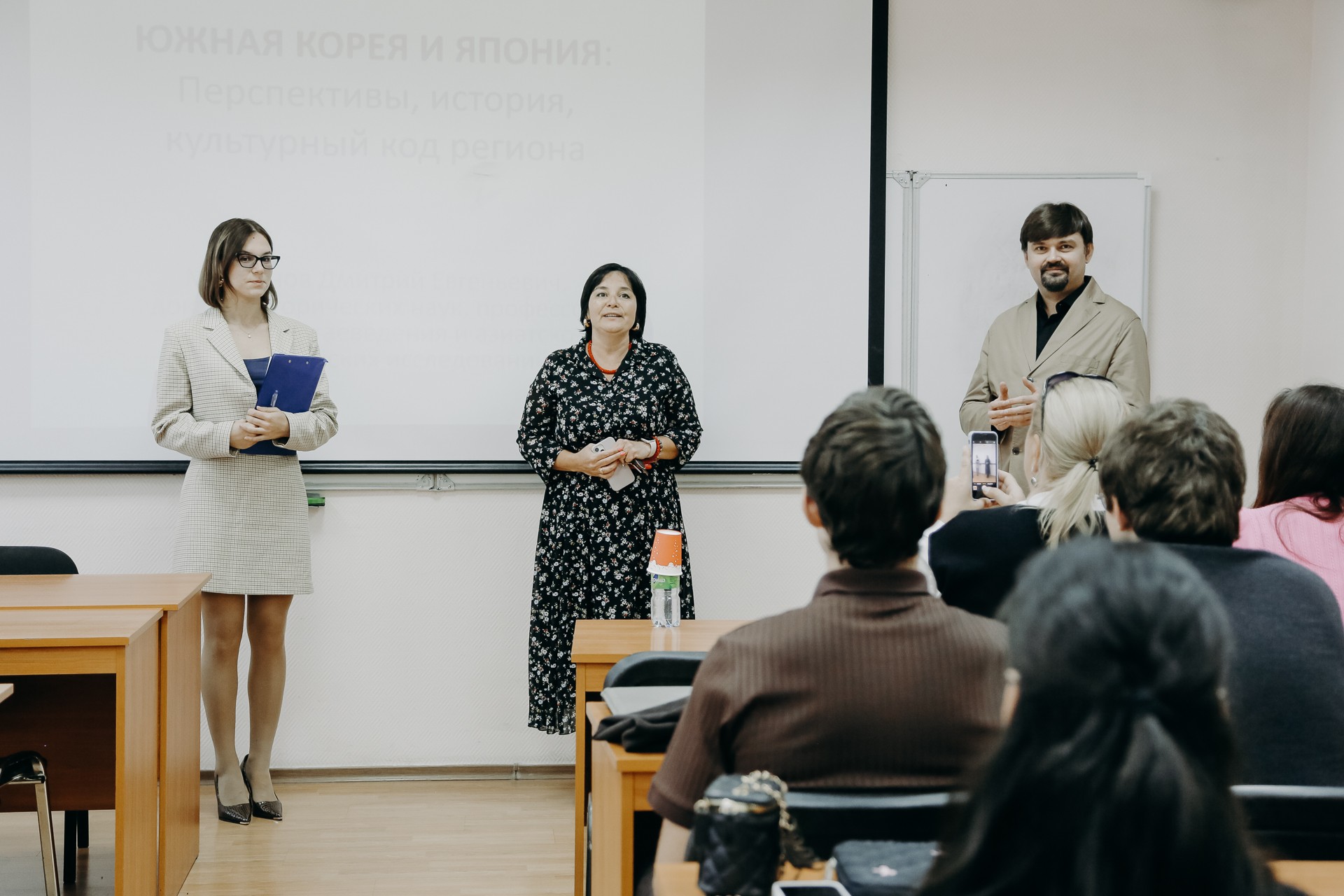 Открытая лекция Дмитрия Мартынова прошла в ИМОИиВ Открытая лекция Дмитрия Мартынова прошла в ИМОИиВ