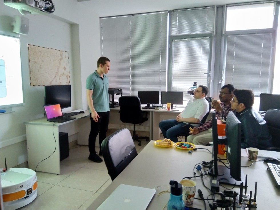 Визит делегации из Индийского института технологий в Лабораторию интеллектуальных робототехнических систем Визит делегации из Индийского института технологий в Лабораторию интеллектуальных робототехнических систем