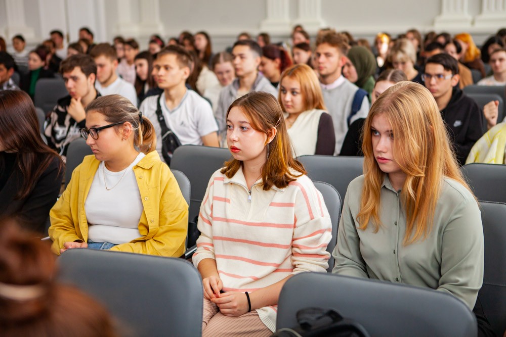 В Елабужском институте КФУ прошла встреча директора Елены Мерзон с первокурсниками отделений В Елабужском институте КФУ прошла встреча директора Елены Мерзон с первокурсниками отделений