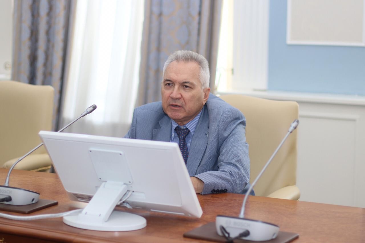 University receives Trimble R10 GNSS system as a gift University receives Trimble R10 GNSS system as a gift