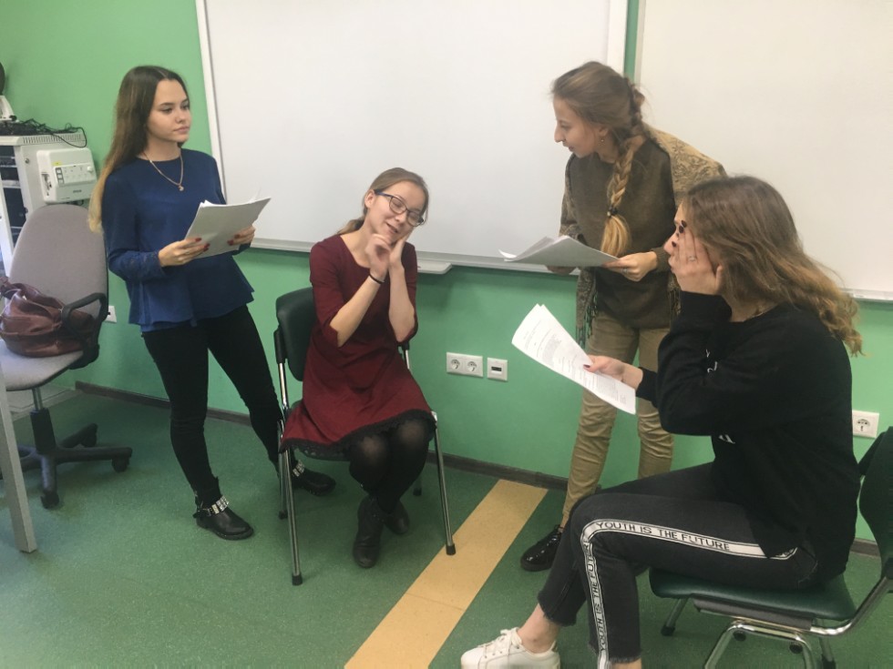 В студенческом театре 'Триумф' начались репетиции спектакля 'Алиса в Стране чудес' В студенческом театре 'Триумф' начались репетиции спектакля 'Алиса в Стране чудес'