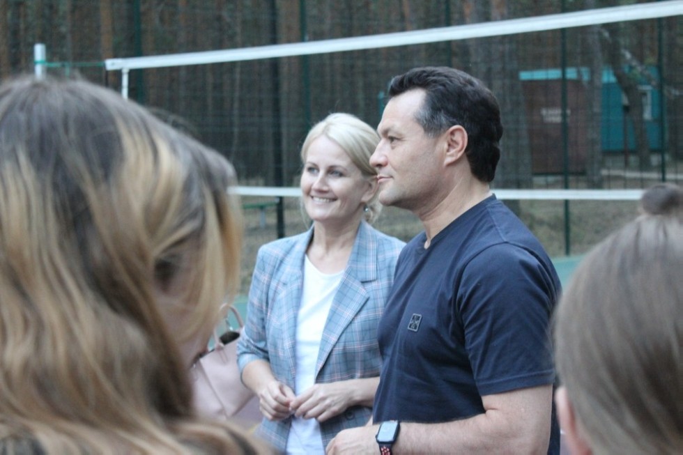 Директор Елабужского института КФУ и глава Елабужского муниципального района посетили 'Университетскую смену' Директор Елабужского института КФУ и глава Елабужского муниципального района посетили 'Университетскую смену'