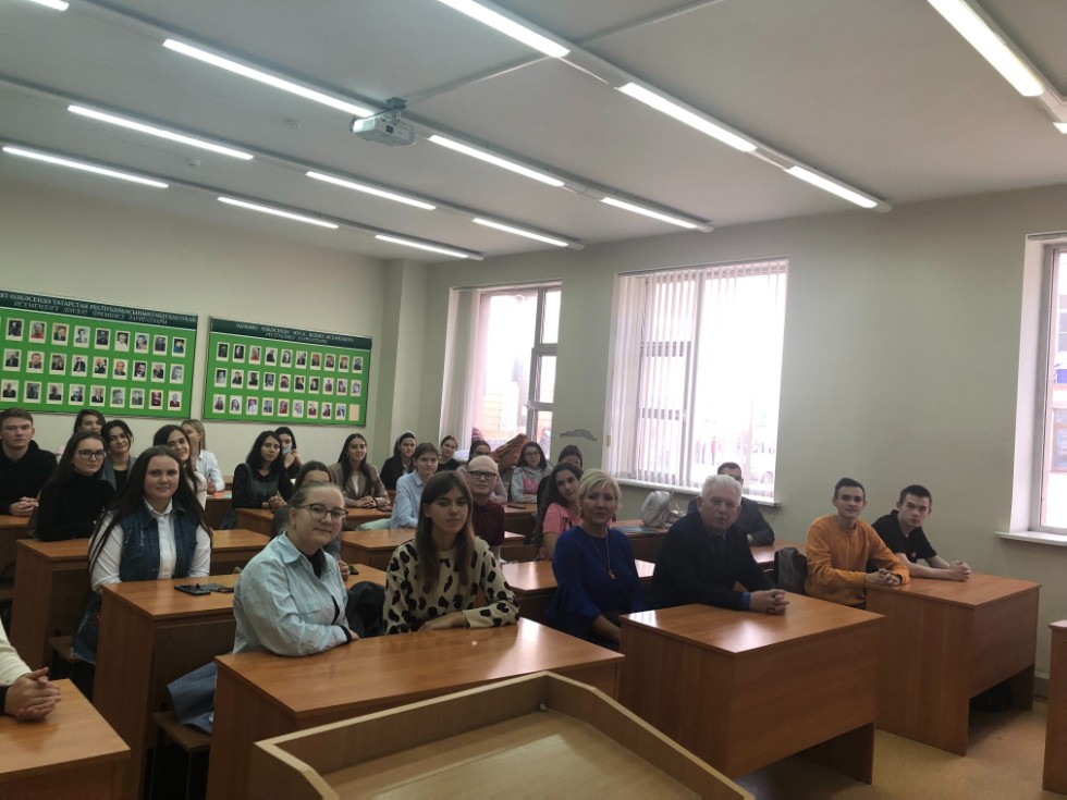 'Шаһнамәче' белән очрашу' 'Шаһнамәче' белән очрашу'