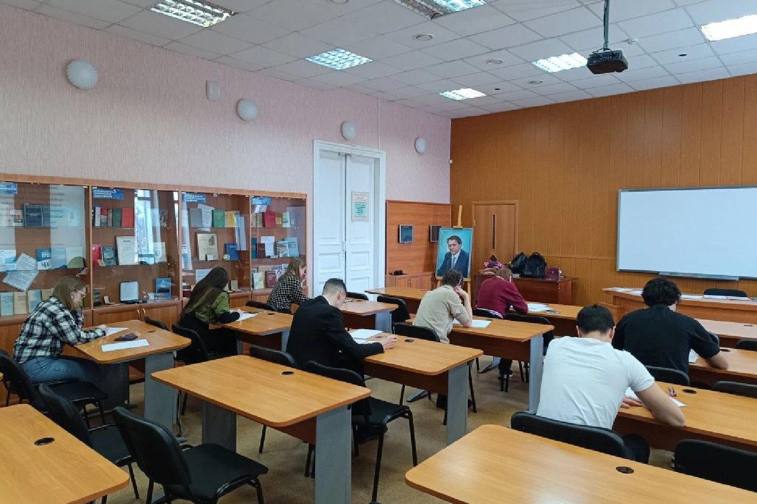 В Елабужском институте провели заключительный этап олимпиады 'МагистриУм': студенты получили шанс поступить в магистратуру досрочно В Елабужском институте провели заключительный этап олимпиады 'МагистриУм': студенты получили шанс поступить в магистратуру досрочно