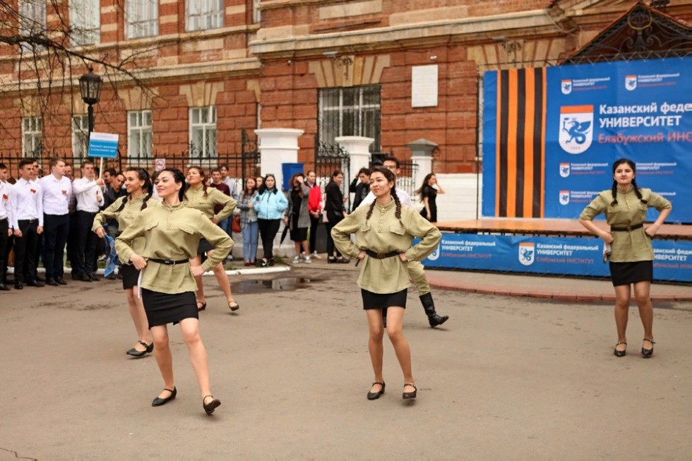 'Поклонимся великим тем годам': День Победы встретили в Елабужском институте КФУ 'Поклонимся великим тем годам': День Победы встретили в Елабужском институте КФУ