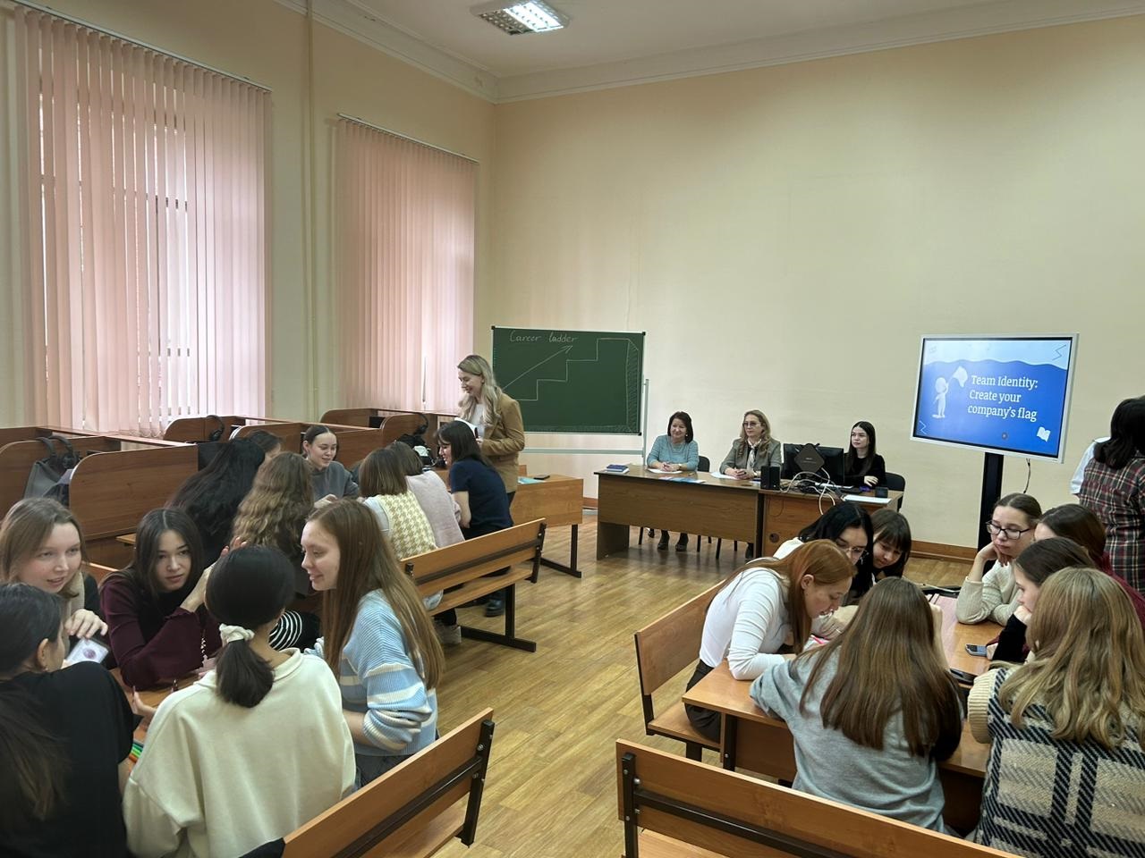 Бизнес-игра на английском языке: филология, экономика и традиции КФУ Бизнес-игра на английском языке: филология, экономика и традиции КФУ