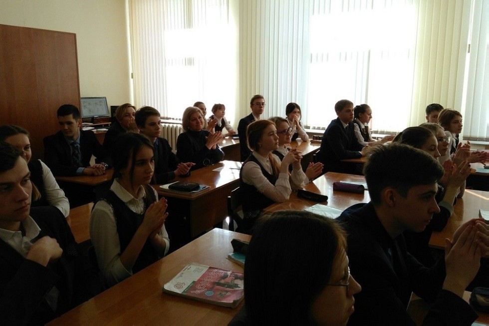 Студенты и преподаватели Елабужского института КФУ ведут профориентационную работу с будущими абитуриентами Студенты и преподаватели Елабужского института КФУ ведут профориентационную работу с будущими абитуриентами