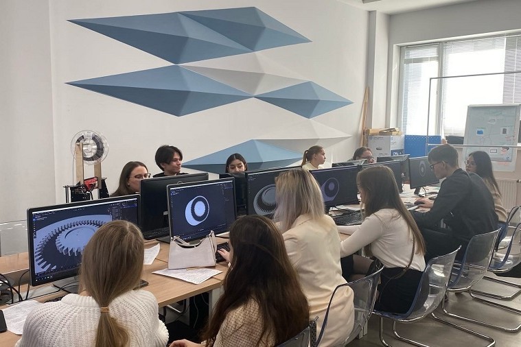 Студенты Елабужского института КФУ посетили креативную площадку 'Prom Art' Студенты Елабужского института КФУ посетили креативную площадку 'Prom Art'