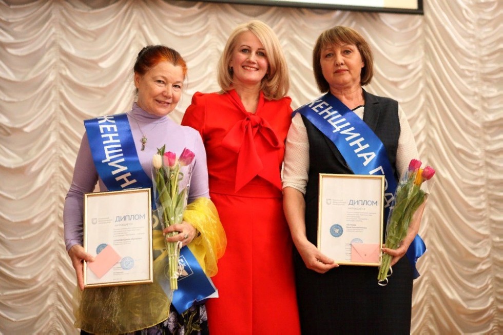 'С праздником, дорогие друзья!' 'С праздником, дорогие друзья!'