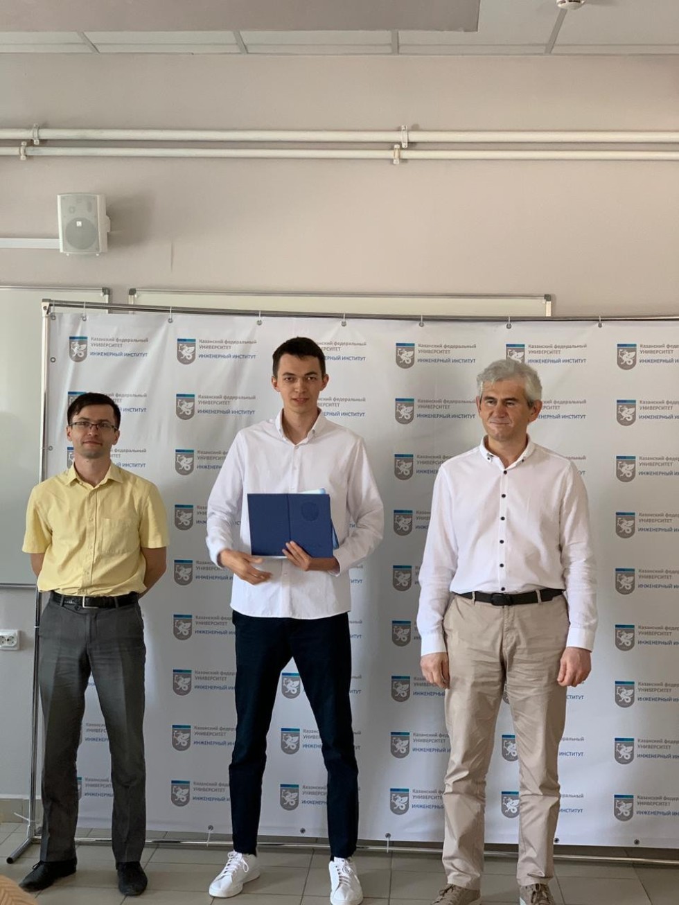 Торжественное вручение дипломов выпускникам Инженерного института Торжественное вручение дипломов выпускникам Инженерного института