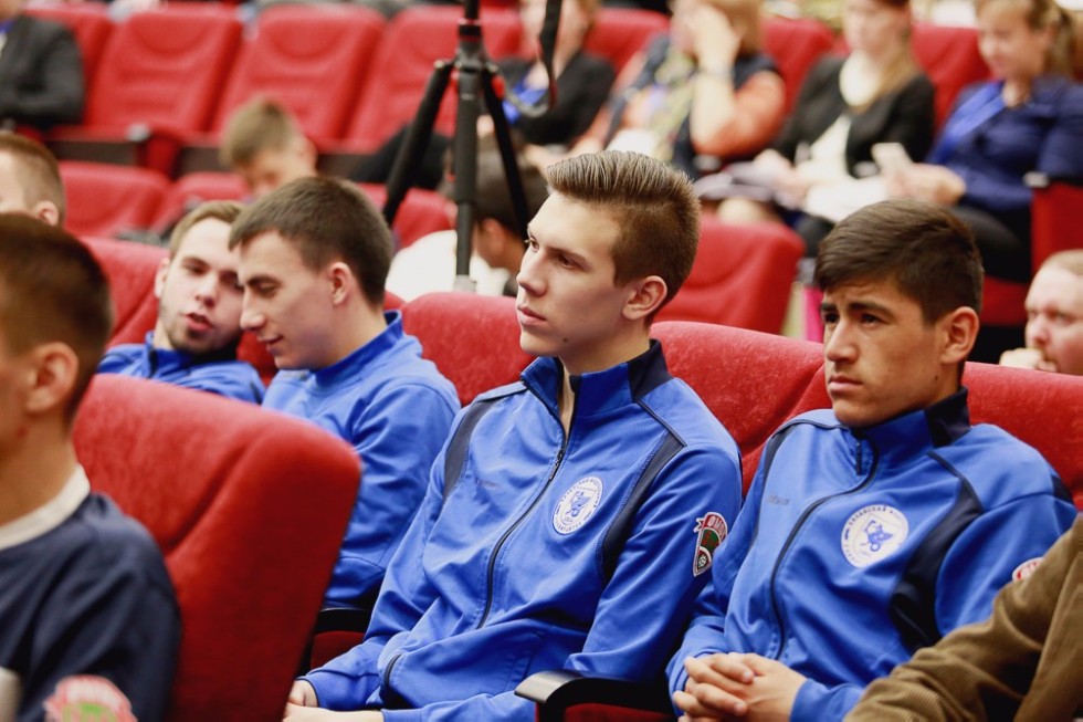 Economics of Football Discussed at the Institute of Management, Economics and Finance Economics of Football Discussed at the Institute of Management, Economics and Finance