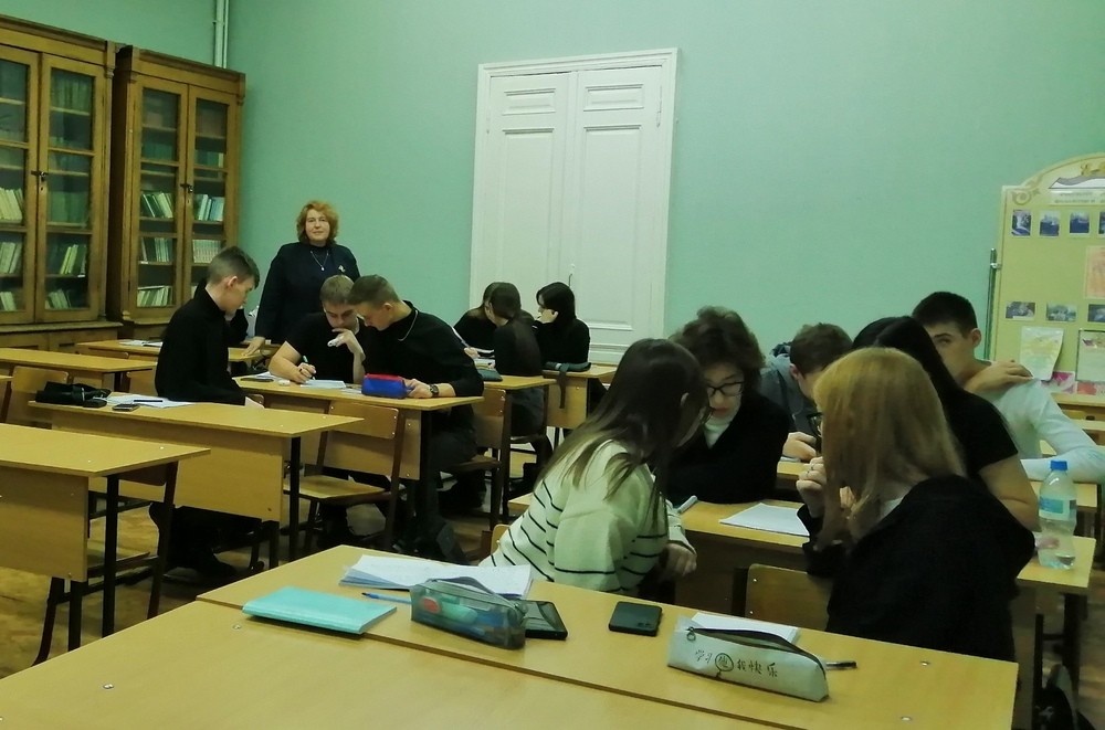 Студенты сыграли в игру 'Угадай отрасль права' Студенты сыграли в игру 'Угадай отрасль права'