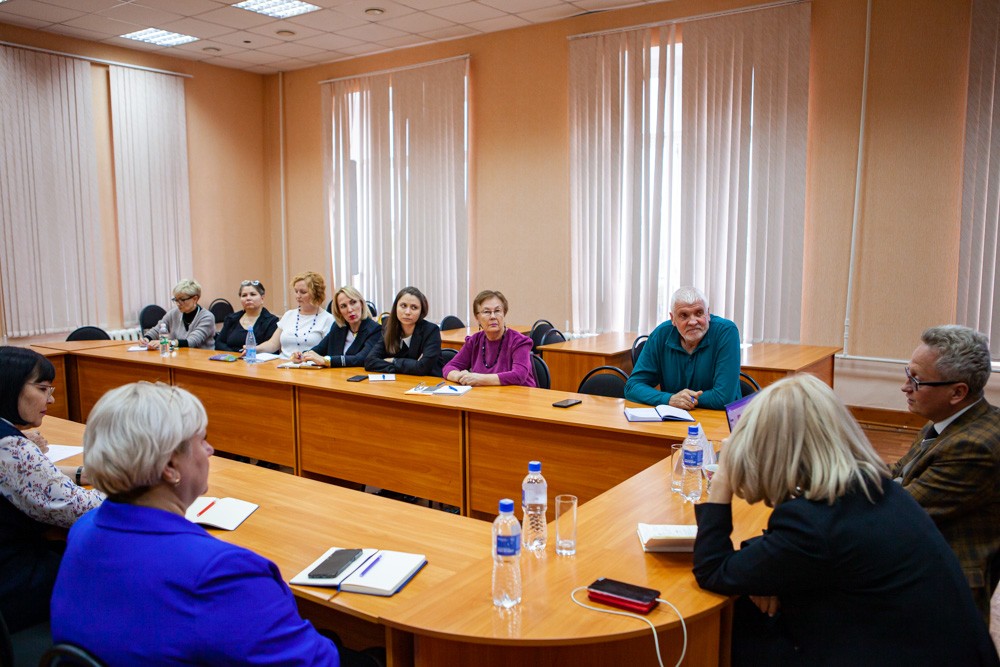 В Елабужском институте КФУ прошла встреча с Сергеем Косарецким, кандидатом психологических наук, директором центра общего и дополнительного образования имени А.А.Пинского ВШЭ В Елабужском институте КФУ прошла встреча с Сергеем Косарецким, кандидатом психологических наук, директором центра общего и дополнительного образования имени А.А.Пинского ВШЭ
