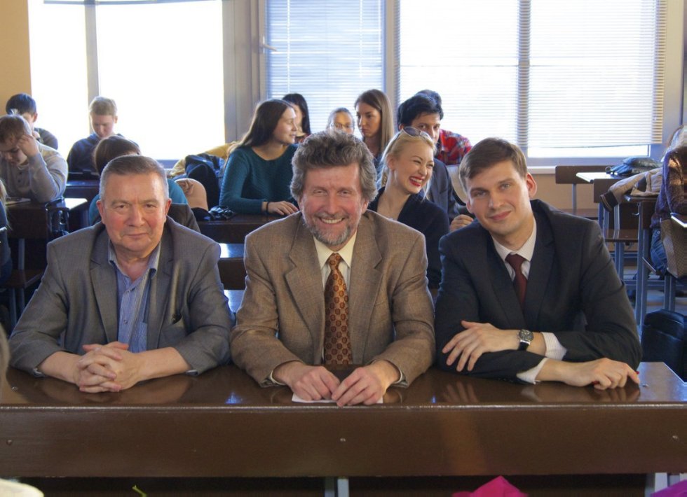 'Политика ? женское дело' 'Политика ? женское дело'