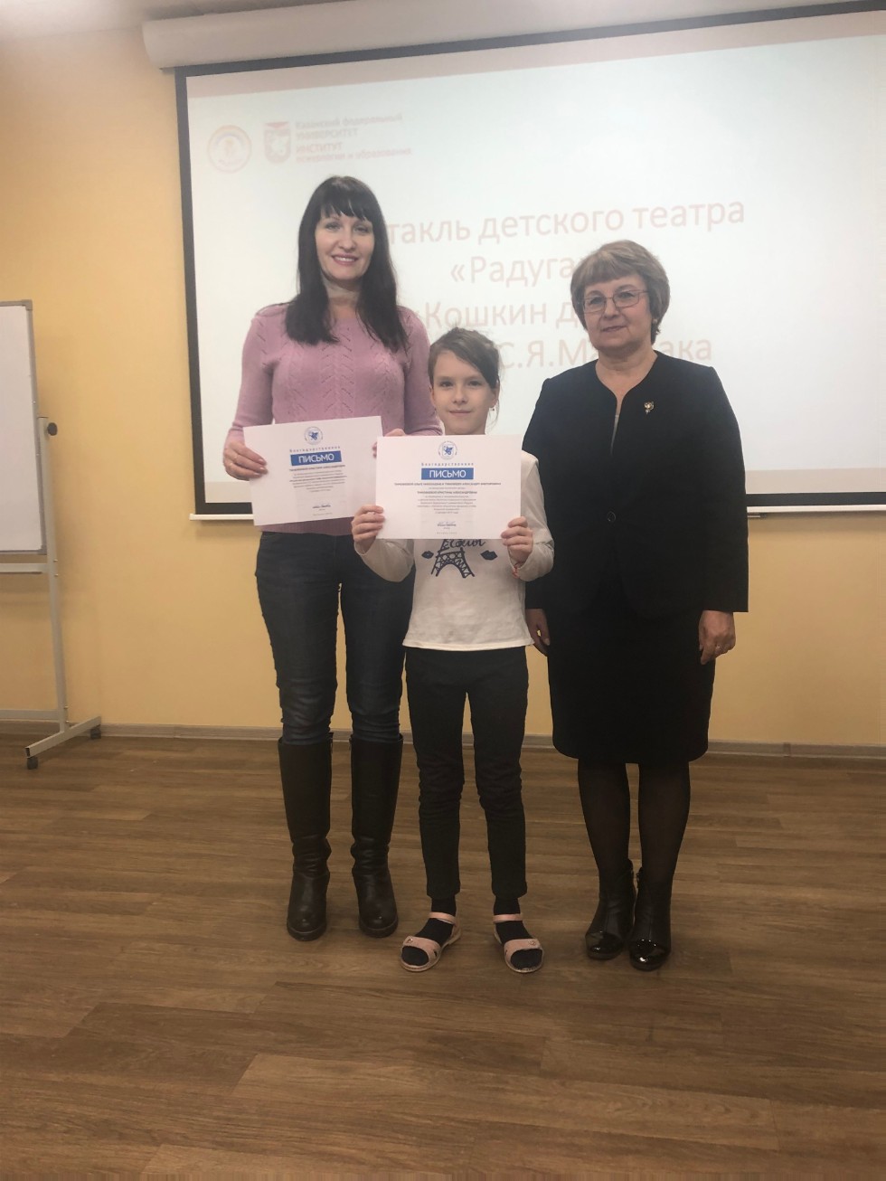 Детский театр 'Радуга' репетирует спектакль по пьесе С.Я.Маршака 'Кошкин дом' Детский театр 'Радуга' репетирует спектакль по пьесе С.Я.Маршака 'Кошкин дом'