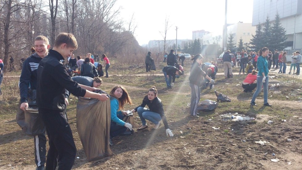 Институт экономики и финансов участвует в месячнике по уборке города. Институт экономики и финансов участвует в месячнике по уборке города.