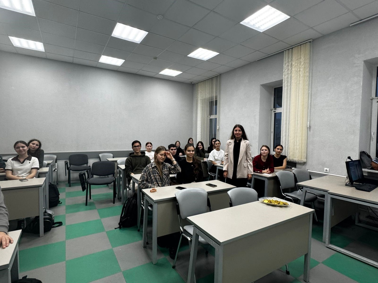 13 ноября в рамках студенческого фестиваля 'Открывая мир науки' ИУЭиФ КФУ преподаватели кафедры Финансовых рынков и финансовых институтов провели для студентов-первокурсников интерактивную игру 13 ноября в рамках студенческого фестиваля 'Открывая мир науки' ИУЭиФ КФУ преподаватели кафедры Финансовых рынков и финансовых институтов провели для студентов-первокурсников интерактивную игру