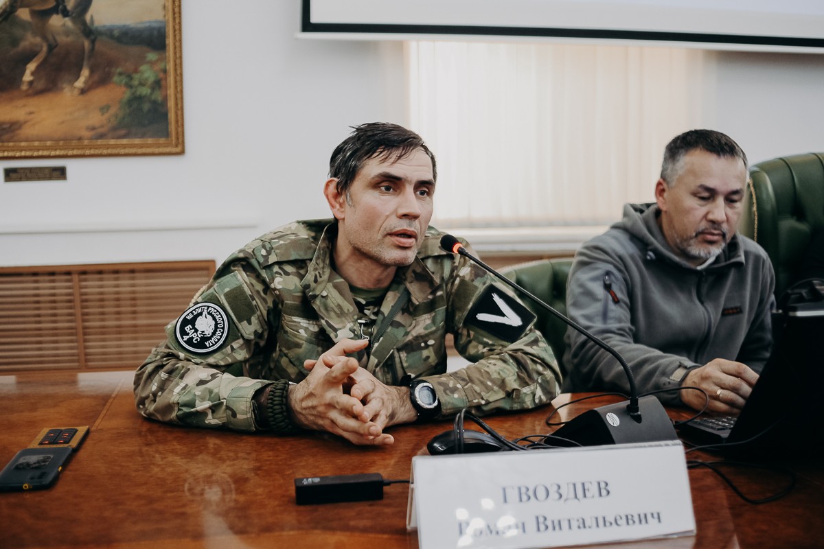 КФУ передал подарки для бойцов участникам гуманитарного автопробега 'Владивосток ? Луганск' КФУ передал подарки для бойцов участникам гуманитарного автопробега 'Владивосток ? Луганск'