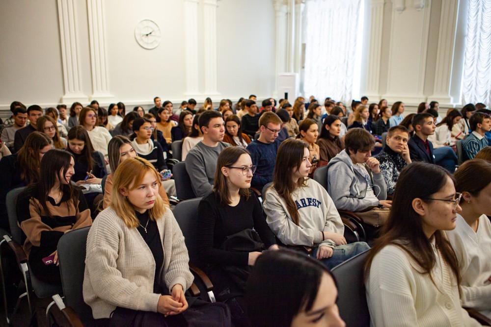 В Елабужском институте КФУ проходит просветительская акция 'Достижения России' В Елабужском институте КФУ проходит просветительская акция 'Достижения России'