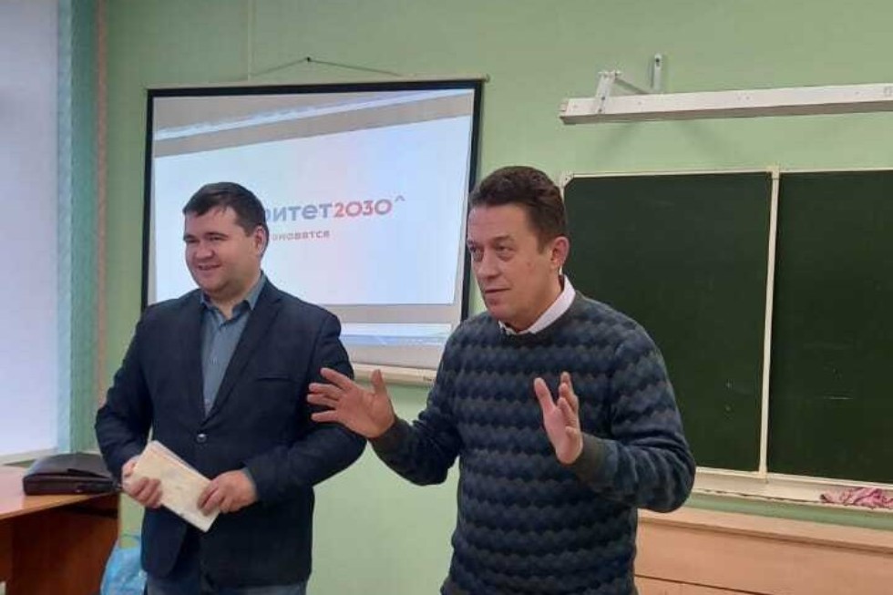 Преподаватели ЕИ КФУ провели профориентационную работу в Республике Чувашия Преподаватели ЕИ КФУ провели профориентационную работу в Республике Чувашия