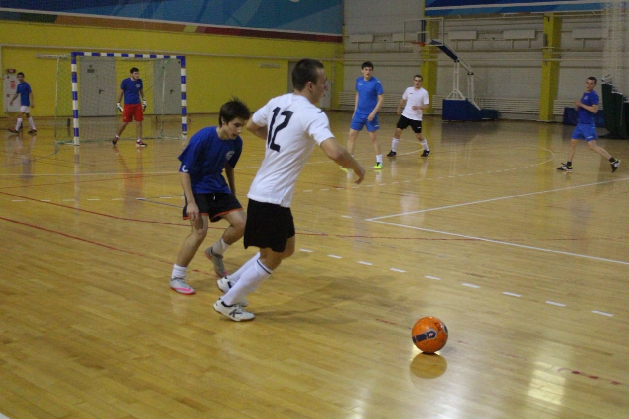 Футболисты продолжают борьбу за звание победителя соревнований по мини-футболу в рамках Спартакиады студентов и аспирантов КФУ. Футболисты продолжают борьбу за звание победителя соревнований по мини-футболу в рамках Спартакиады студентов и аспирантов КФУ.