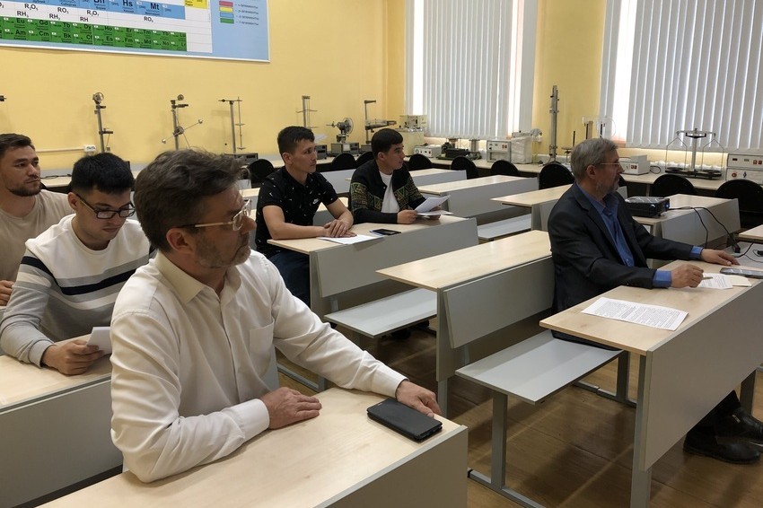 Подведены итоги работы секций по физике Итоговой научно-образовательной конференции студентов Подведены итоги работы секций по физике Итоговой научно-образовательной конференции студентов