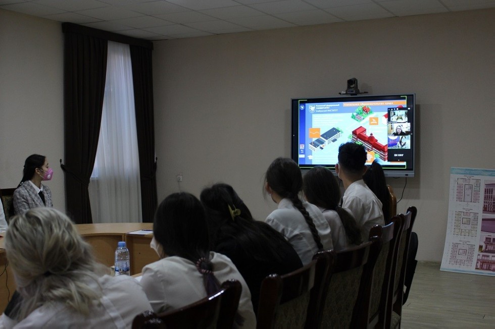 Состоялось первое занятие с учащимися Академического лицея при Ташкентском государственном педагогическом университете имени Низами ,Елабужский институт КФУ