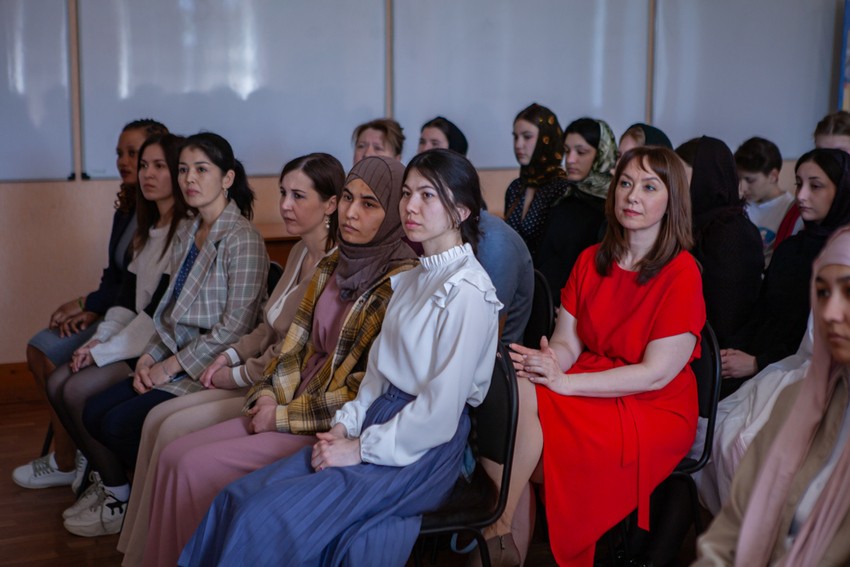 На празднике славянской письменности в Елабужском институте КФУ состоялся диалог культур На празднике славянской письменности в Елабужском институте КФУ состоялся диалог культур