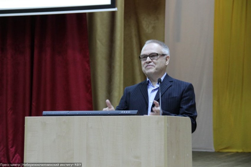 Professor of medicine, Mr. Jan Willem de Vos (Netherlands), delivered an open lecture in KFU Branch in Naberezhnye Chelny