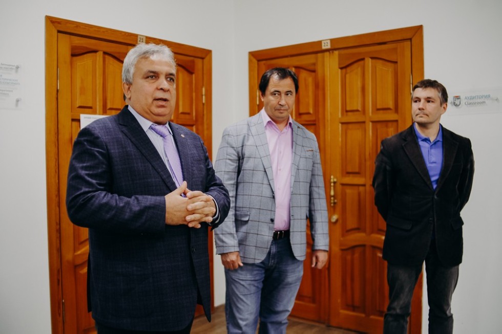 Выставка 'На поиск затонувших кораблей' открылась в КФУ в день 300-летия визита Петра I в Казань Выставка 'На поиск затонувших кораблей' открылась в КФУ в день 300-летия визита Петра I в Казань