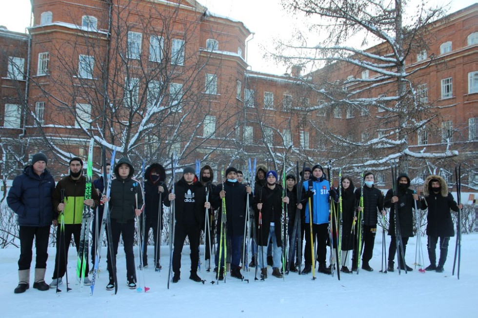 В Елабужском институте состоялось Первенство по лыжным гонкам среди студентов на призы Деда Мороза