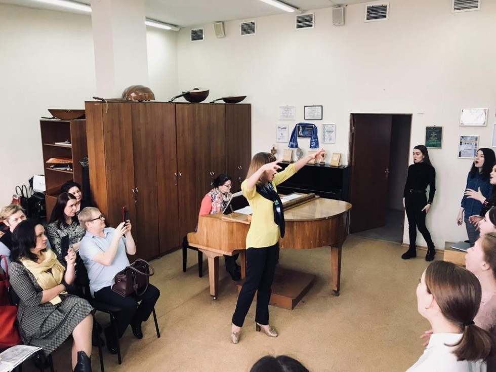 ПРОФЕССИОНАЛЬНЫЙ ПЕРЕКРЕСТОК: ОПЫТ И ТВОРЧЕСТВО ПРОФЕССИОНАЛЬНЫЙ ПЕРЕКРЕСТОК: ОПЫТ И ТВОРЧЕСТВО