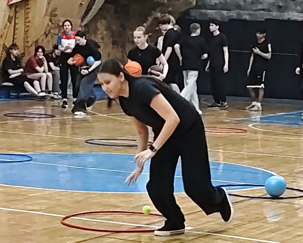 Весёлые старты: битва 'физиков' и 'лириков' Весёлые старты: битва 'физиков' и 'лириков'