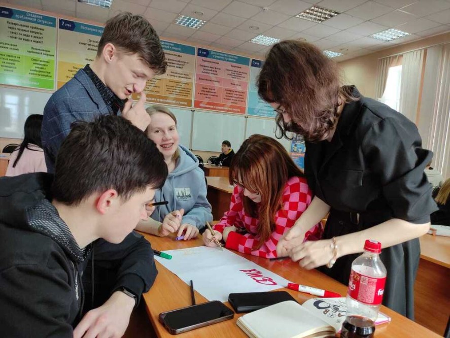 Преподаватели Елабужского института КФУ продолжают работу со школьниками психолого-педагогических классов г. Елабуги Преподаватели Елабужского института КФУ продолжают работу со школьниками психолого-педагогических классов г. Елабуги