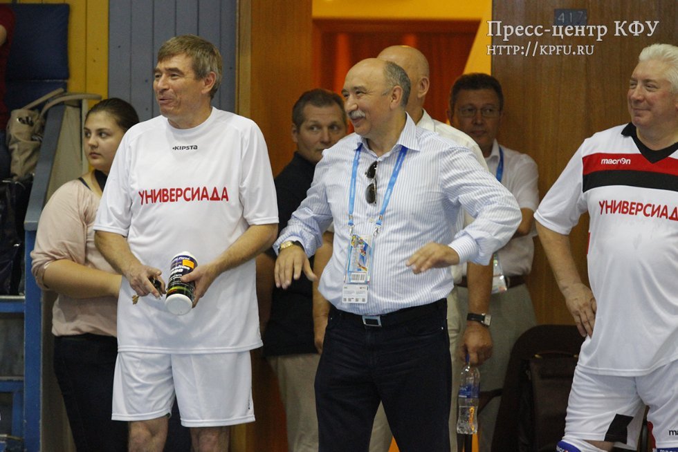 Minister?s team beats the Students